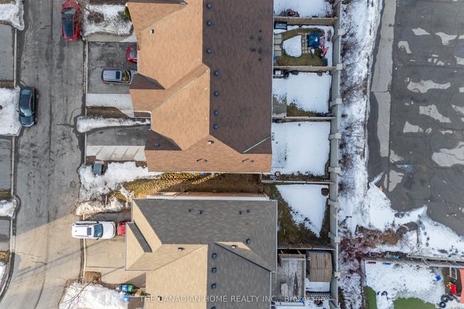 72 Colonel Frank Ching Cres, House attached with 4 bedrooms, 3 bathrooms and 2 parking in Brampton ON | Image 4
