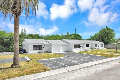2419 Pierce St, Hollywood, FL, 33020-4309 | Card Image