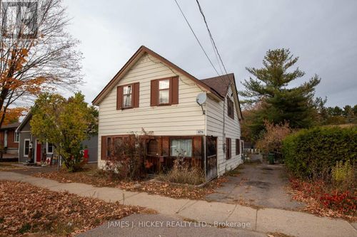 979 Lea St, Pembroke, ON, K8A6H9 | Card Image