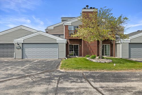 N17W26865 E Fieldhack Dr, Pewaukee, WI, 53072-5570 | Card Image