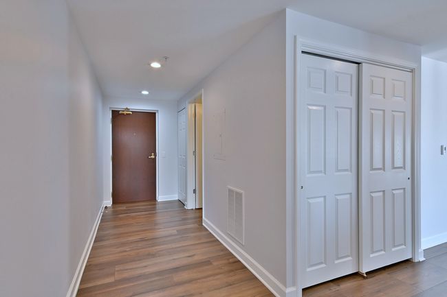 UNIT-201 - 210 N Addison Ave, Condo with 2 bedrooms, 2 bathrooms and 2 parking in Elmhurst IL | Image 9