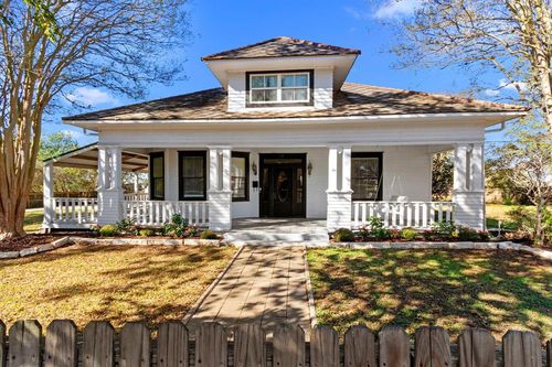 100 S West St, Weimar, TX, 78962-1911 | Card Image