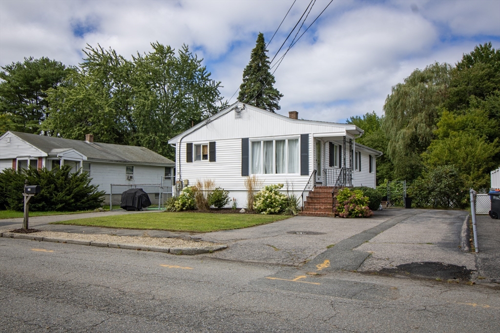 Mokema Ave, Waltham, MA 02451