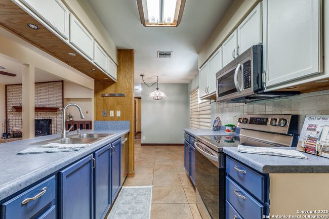 10615 Bar X Trl, House other with 3 bedrooms, 2 bathrooms and null parking in Helotes TX | Image 9