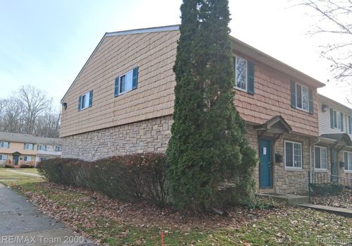 16235 Terrace Village Dr, Taylor, MI, 48180-6138 | Card Image