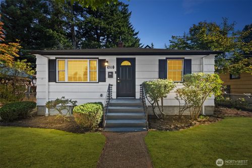 3624 48th Ave Sw, Seattle, WA, 98116-3205 | Card Image