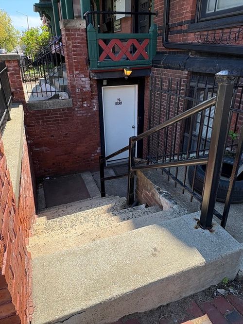 ground-unit-76 Maple St, Springfield, MA, 01105-1813 | Card Image