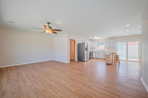 115 N 12th St, Highlands, TX, 77562-3518 | Card Image
