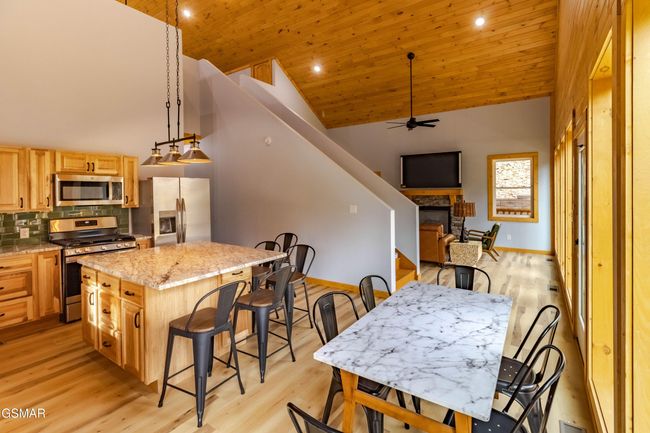 617 Davenport Rd, House other with 3 bedrooms, 3 bathrooms and null parking in Gatlinburg TN | Image 16