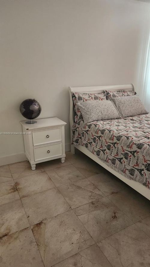 apt-2405-170 Se 14th St, Miami, FL, 33131-3340 | Card Image