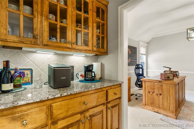 butler's pantry | Image 11