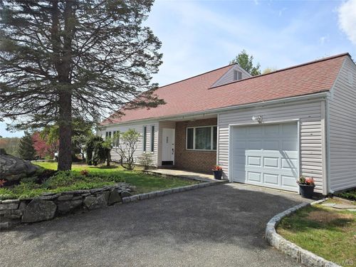 2585 Farsund Dr, Yorktown Heights, NY, 10598-3341 | Card Image