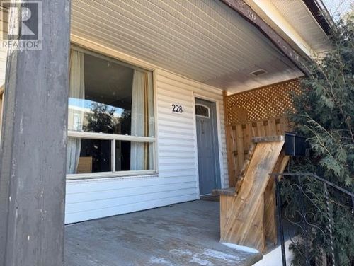 228 Archibald St N, Thunder Bay, ON, P7C3Y2 | Card Image