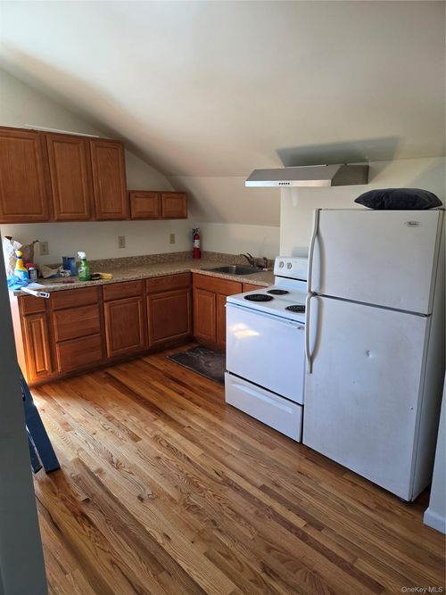 130 Maple Ave, Pine Bush, NY, 12566-7136 | Card Image