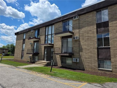 12b-16101 Maple Park Dr, Maple Heights, OH, 44137-4298 | Card Image