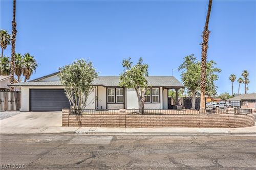 4370 Lariat Dr, Las Vegas, NV, 89121-4821 | Card Image