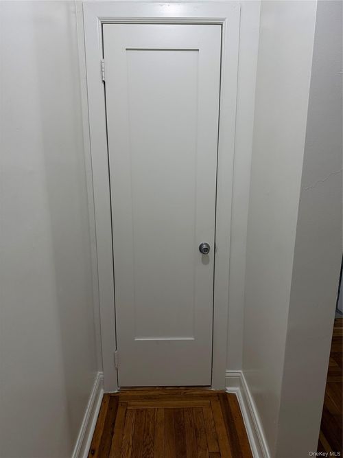 a09-3535 95th Street, New York, NY, 11372 | Card Image