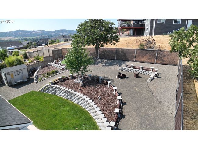 1019 Azure Way, House other with 3 bedrooms, 2 bathrooms and 2 parking in Eagle Point OR | Image 40