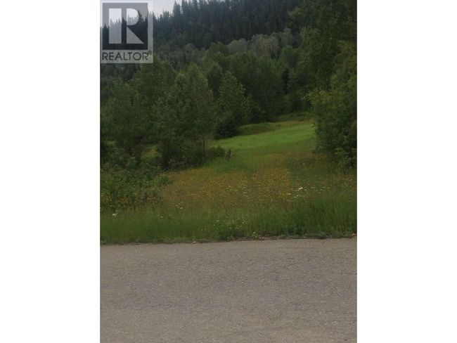 10860 Lake Creek Rd, Home with 0 bedrooms, 0 bathrooms and null parking in Hixon BC | Image 4
