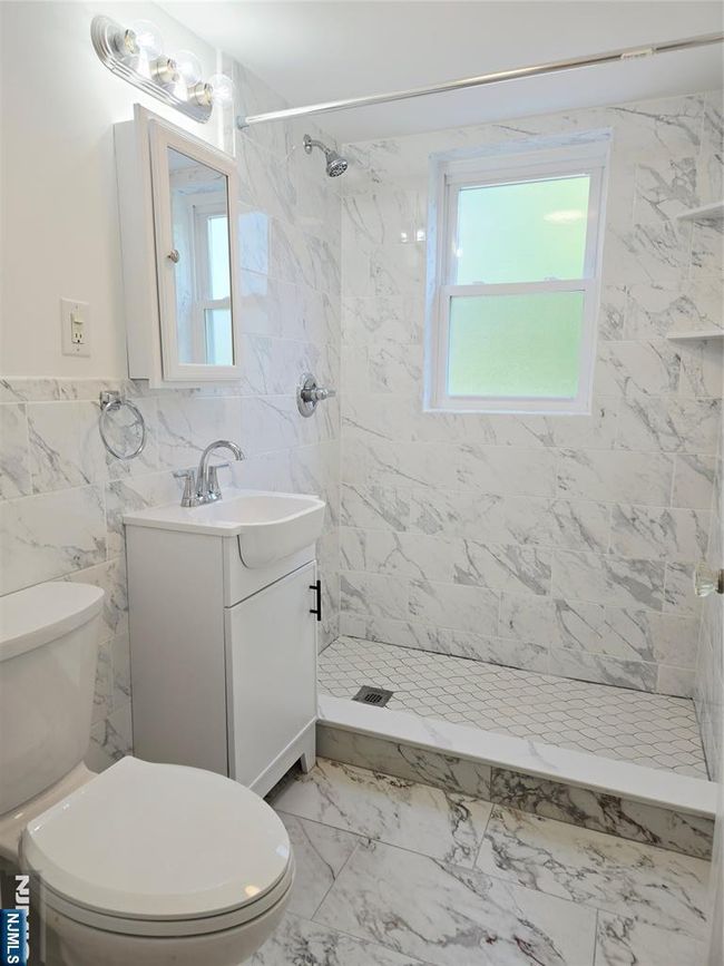 328 Shaler Blvd, Home with 1 bedrooms, 1 bathrooms and null parking in Ridgefield NJ | Image 4