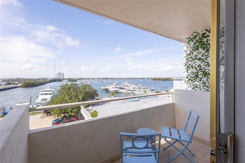 apt-304-7904 West Dr, North Bay Village, FL, 33141-5512 | Card Image