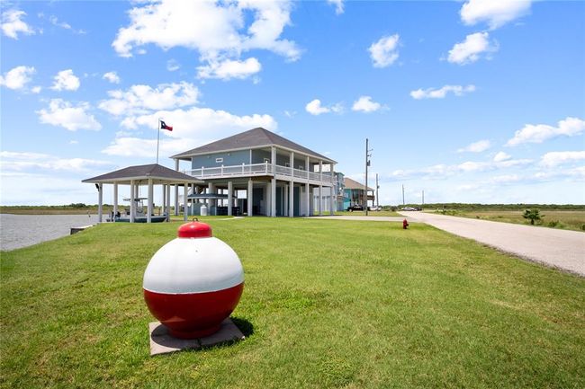 1301 Lagoon Dr, House other with 3 bedrooms, 2 bathrooms and 1 parking in Crystal Beach TX | Image 49