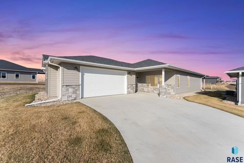 905 Tortuga Ave, Hartford, SD, 57033-2433 | Card Image