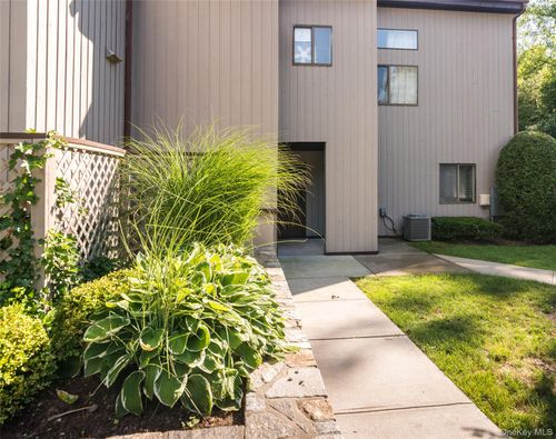 327 N Greeley Ave, Chappaqua, NY, 10514-2748 | Card Image