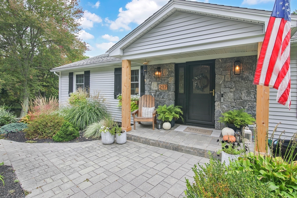Pleasant St, East Longmeadow, MA 01028