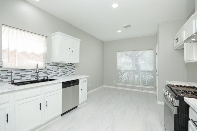 2522 Cardinal Elm St, House other with 4 bedrooms, 3 bathrooms and 2 parking in Fresno TX | Image 8