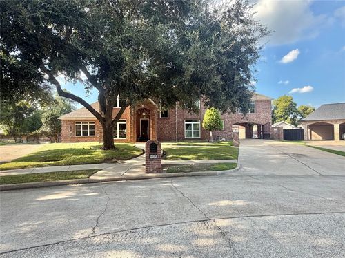 6815 Cedar Point Dr, Pasadena, TX, 77505-4327 | Card Image