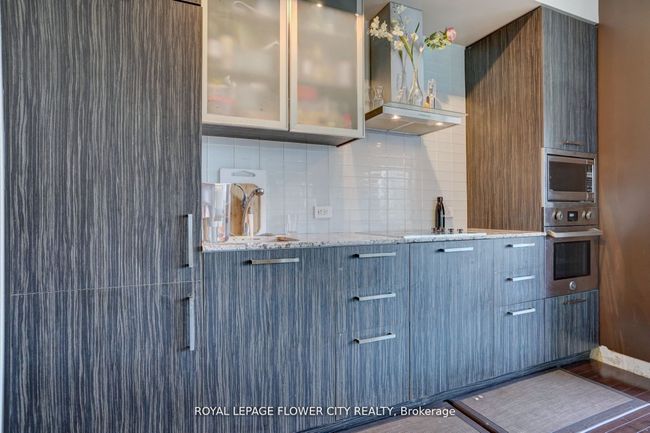 1407 - 12 York St, Condo with 2 bedrooms, 2 bathrooms and null parking in Toronto ON | Image 14