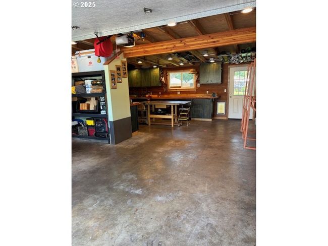 Garage | Image 24