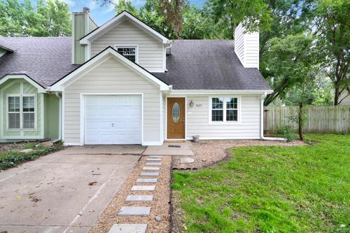 1605 Green Valley Cir, Manhattan, KS, 66502-7209 | Card Image