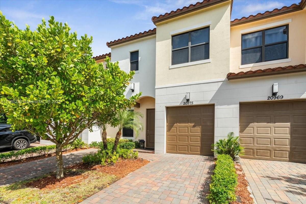 1st Ct, Pembroke Pines, FL 33029