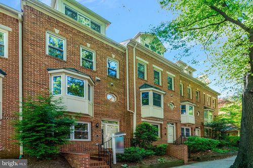 2622 Fairfax Dr, Arlington, VA, 22201-2814 | Card Image