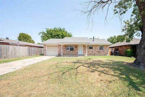1504 Lawton, Moore, OK, 73160-3641 | Card Image