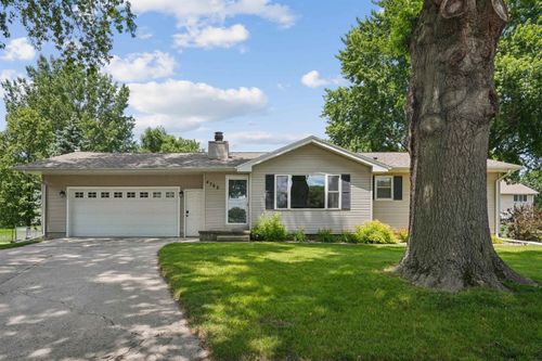 4702 Leslee Ln, Waterloo, IA, 50701-9215 | Card Image