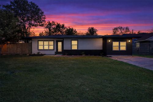 6152 Doulton Dr, Houston, TX, 77033-1240 | Card Image
