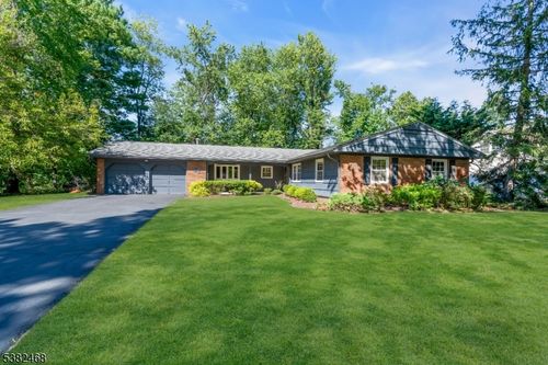 41 Livingston Ln, Manalapan, NJ, 07726-2808 | Card Image
