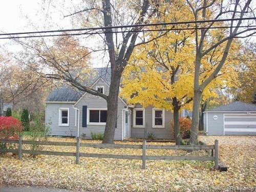 4790 Elizabeth Lake Rd, Waterford, MI, 48327-2733 | Card Image