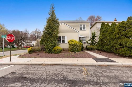 4 Patton Pl, Dumont, NJ, 07628-3519 | Card Image