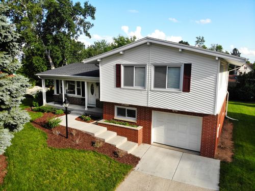 8817123 Elmwood Dr, Menomonee Falls, WI, 53051-2025 | Card Image