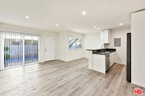 2-5529 Bonner Ave, North Hollywood, CA, 91601-2406 | Card Image