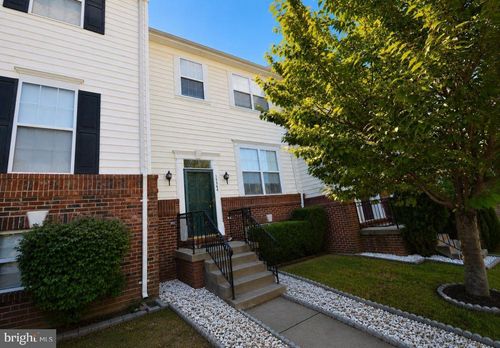 15364 Bronco Way, WOODBRIDGE, VA, 22193-8504 | Card Image