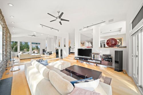 463 Ventura Cres, North Vancouver, BC, V7N3G8 | Card Image