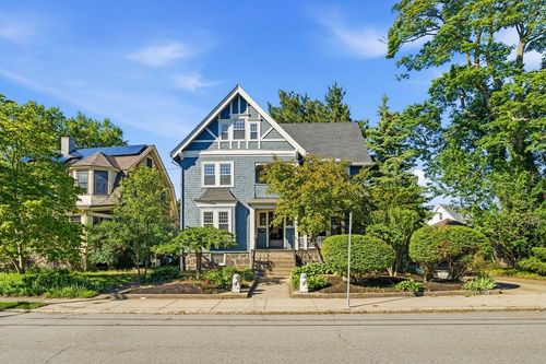 9 Grove St, Medford, MA, 02155-1402 | Card Image