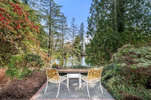 895 Elveden Row, West Vancouver, BC, V7S1Y7 | Card Image