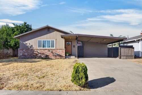 9225 Chablis Way, Elk Grove, CA, 95624-2401 | Card Image