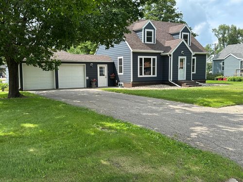 310 S Oak St, Hendricks, MN, 56136-9530 | Card Image